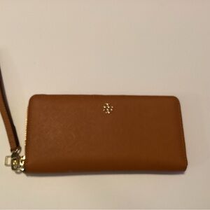 Tory Burch Robinson Zip Around Continental Wallet Tan Saffiano Leather Wristlet